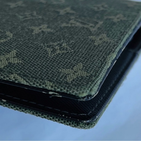 Authentic Louis Vuitton Cloth Agenda with Accessories! - Picture 7 of 9